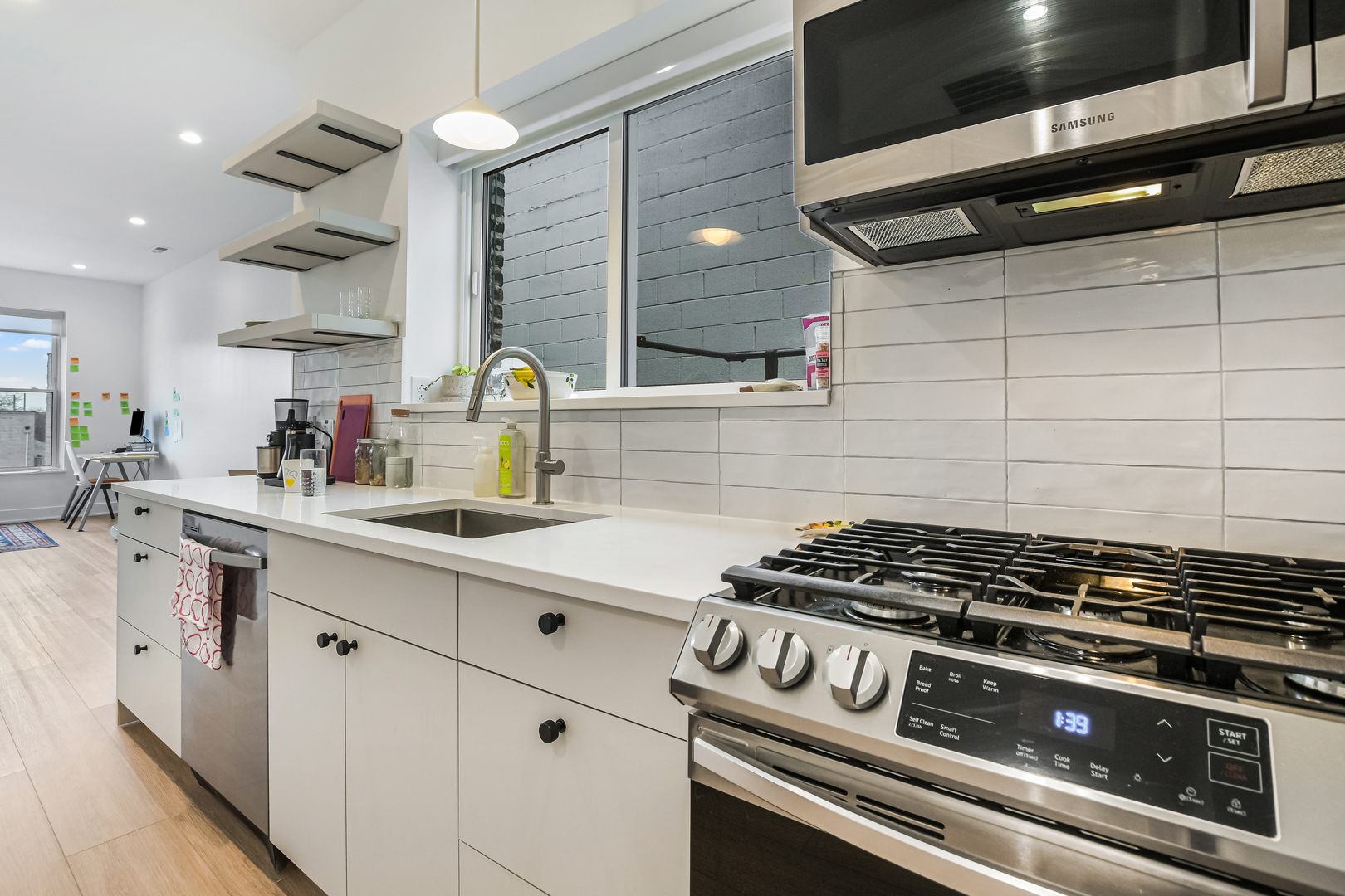 1421 W Chicago Avenue Property Photo 2