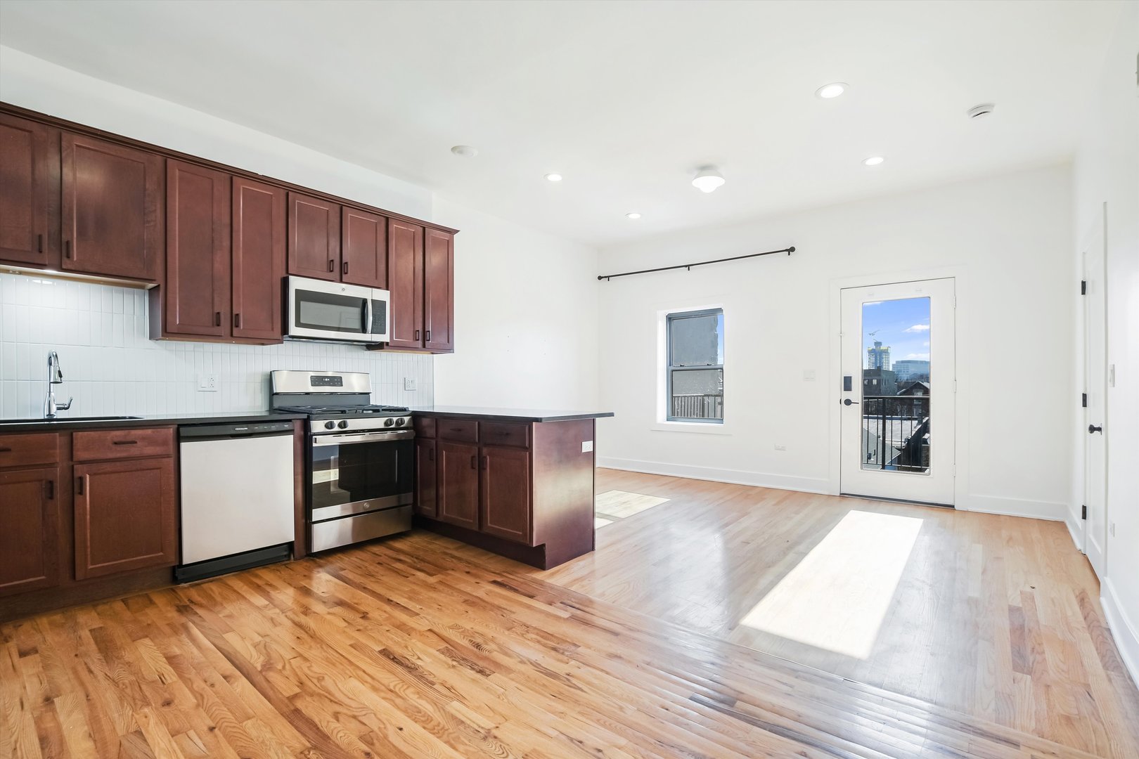 1421 W Chicago Avenue Property Photo 11