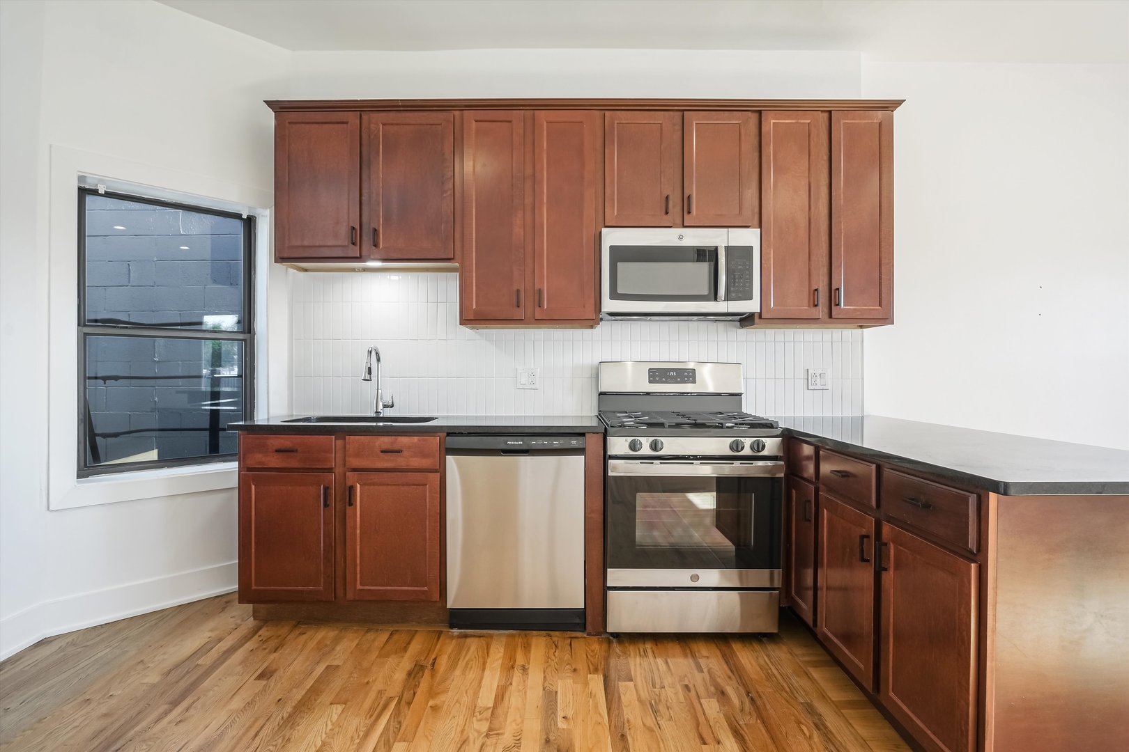 1421 W Chicago Avenue Property Photo 12