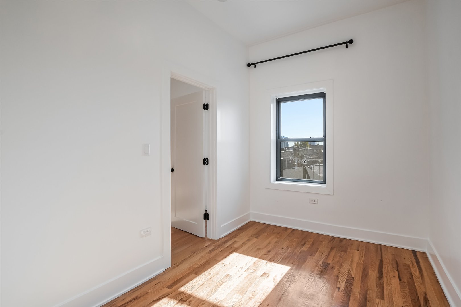 1421 W Chicago Avenue Property Photo 17