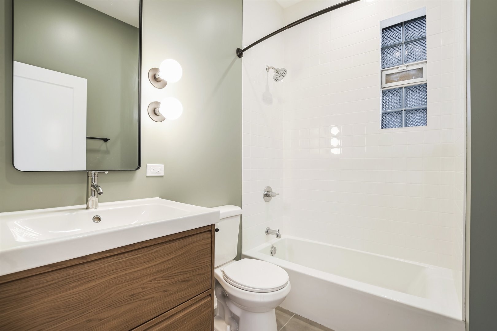 1421 W Chicago Avenue Property Photo 18