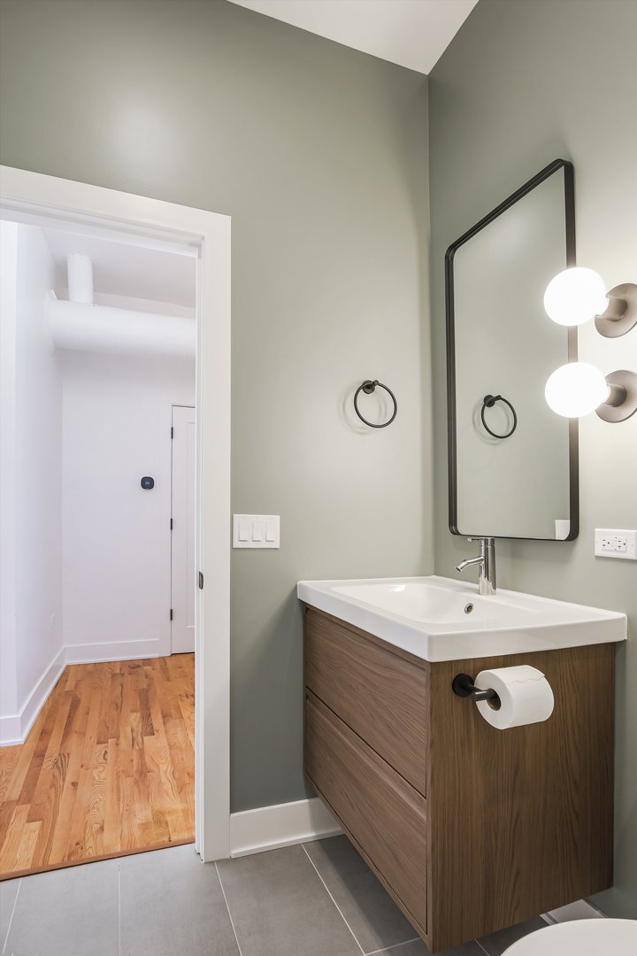 1421 W Chicago Avenue Property Photo 19