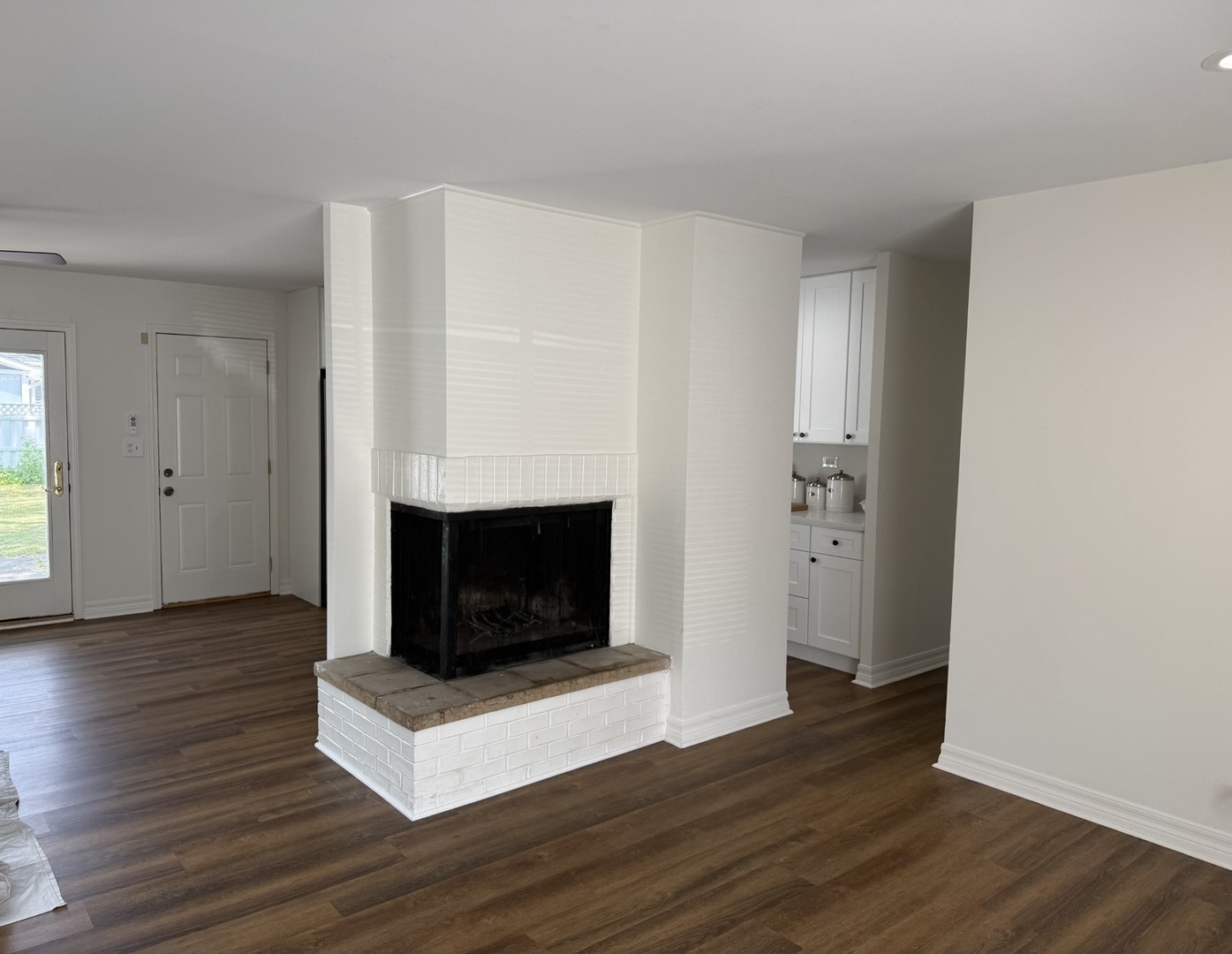 3420 Greenbriar Drive Property Photo 3