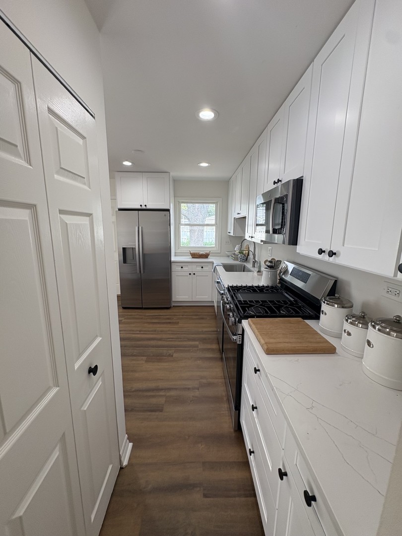 3420 Greenbriar Drive Property Photo 4