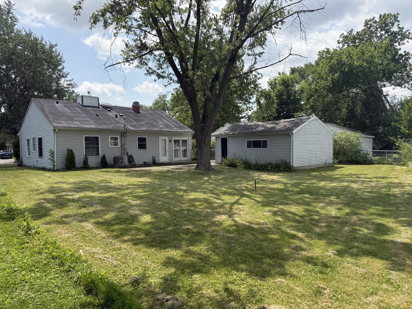 3420 Greenbriar Drive Property Photo 9