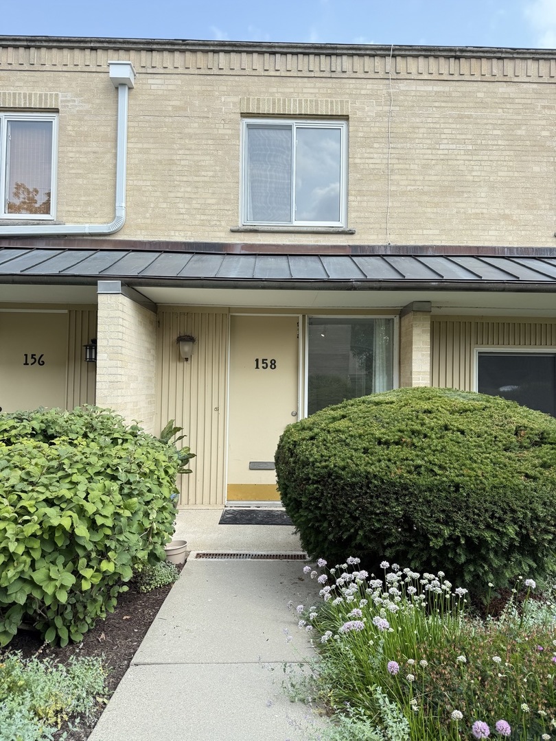 158 Green Bay Road Property Photo 2
