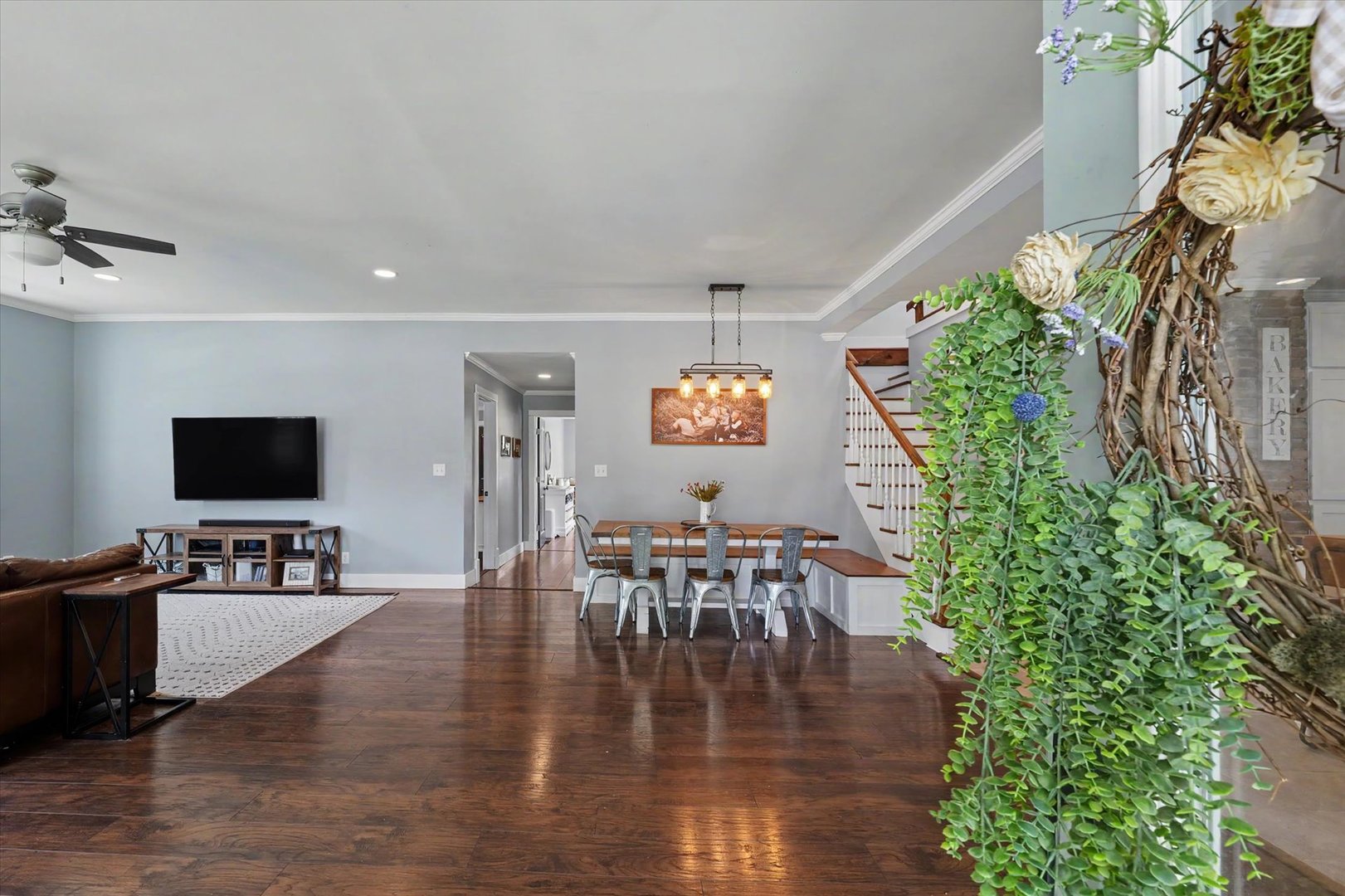 101 E Douglas Street Property Photo 6