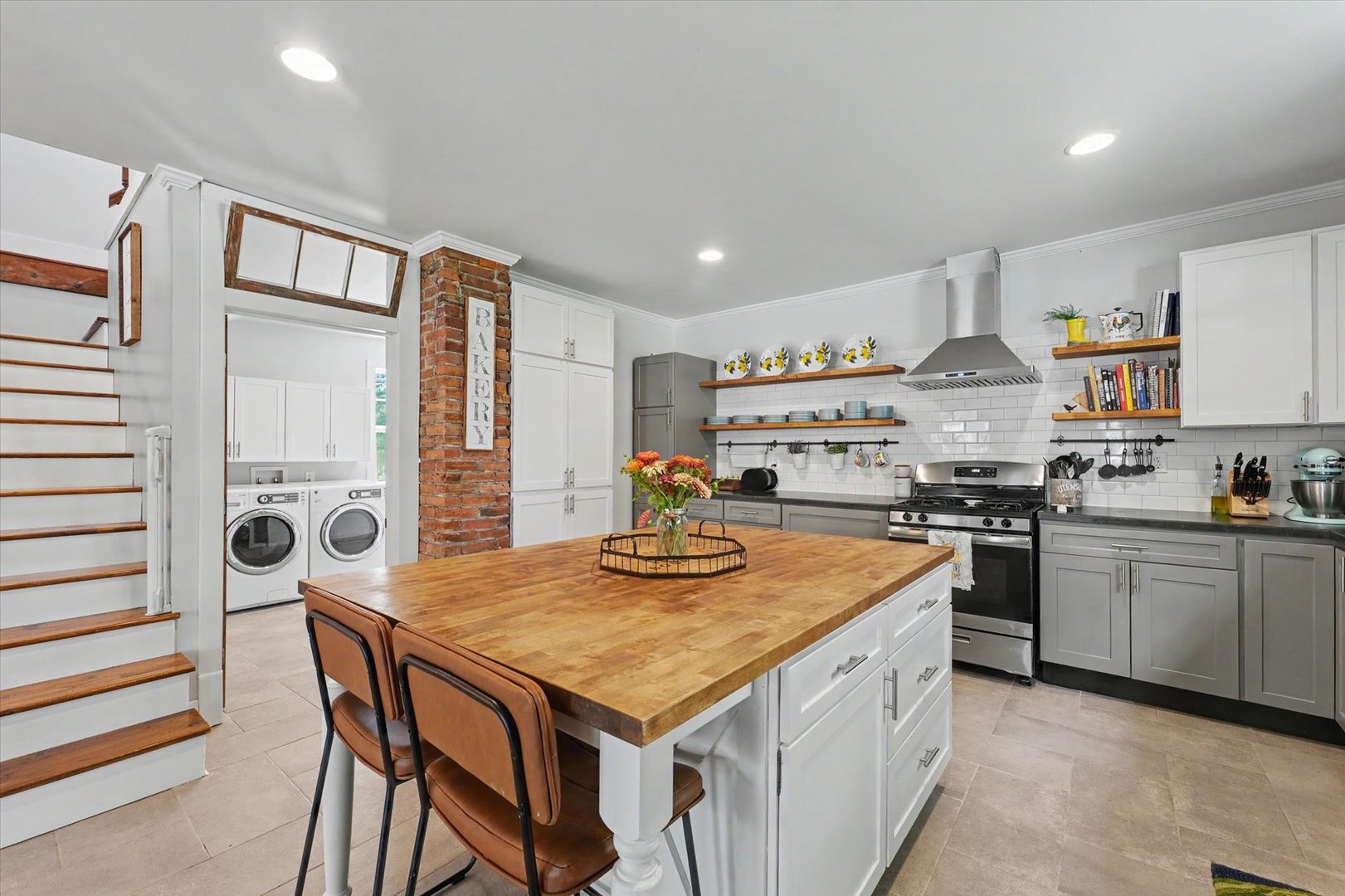 101 E Douglas Street Property Photo 18