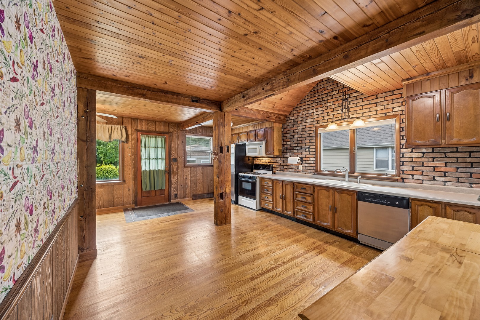 1669 W 187th Street Property Photo 8