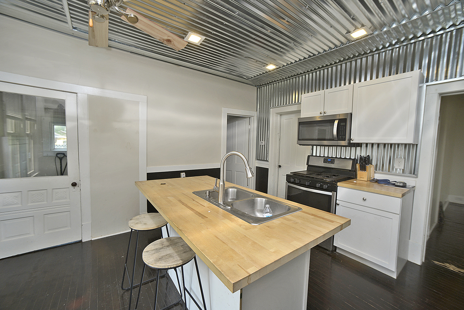 1128 Saint Vincent Avenue Property Photo 2