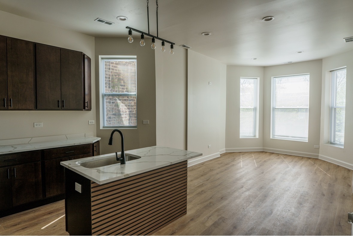 6613 S Vernon Avenue 2 Property Photo 2