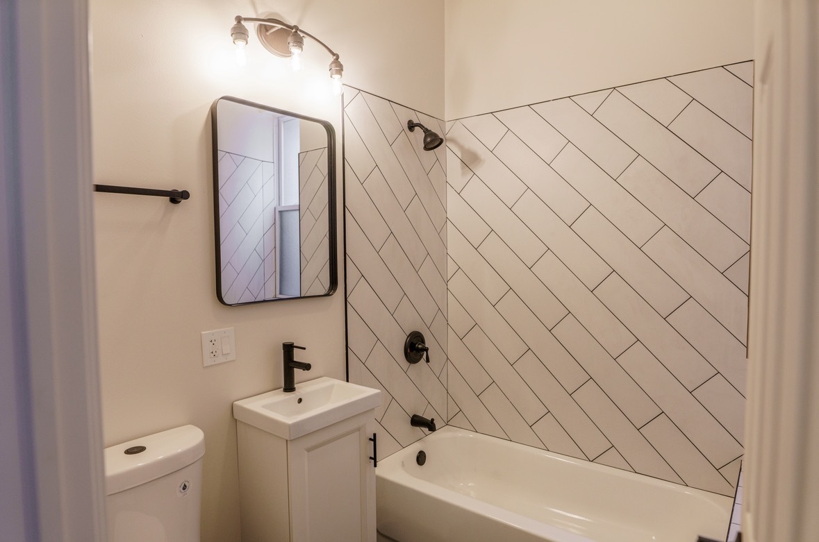 6613 S Vernon Avenue 2 Property Photo 5