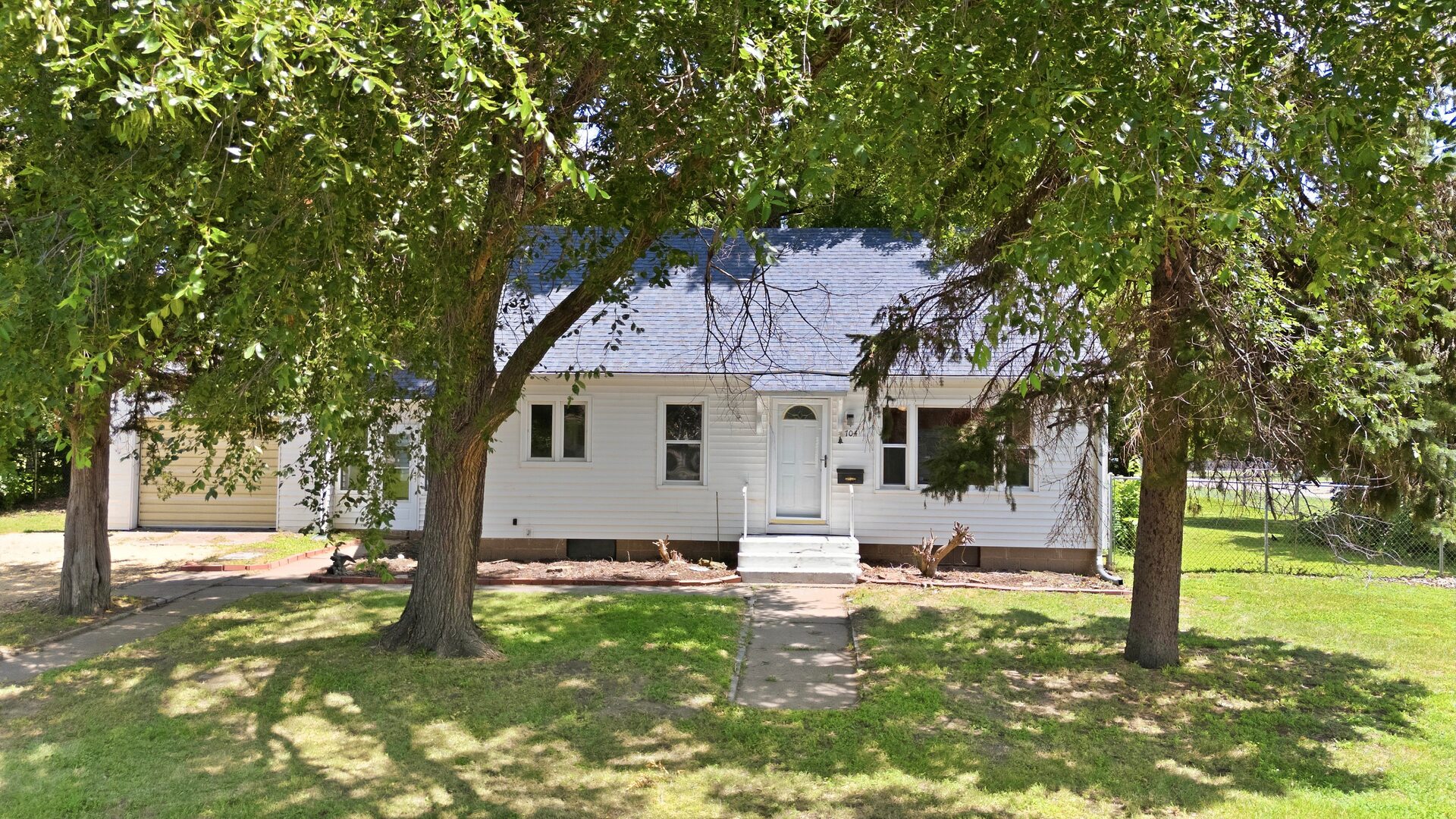 704 2nd Avenue Property Photo 1