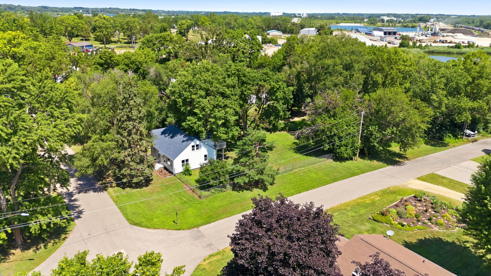 704 2nd Avenue Property Photo 3