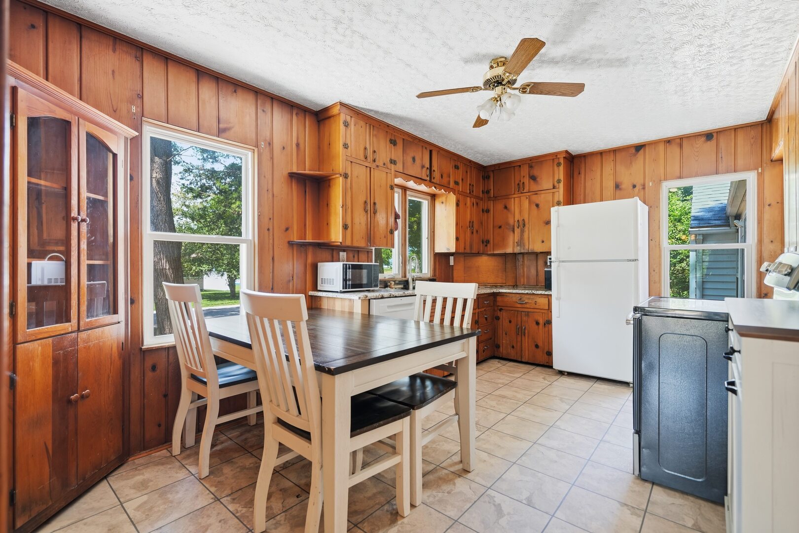 704 2nd Avenue Property Photo 10