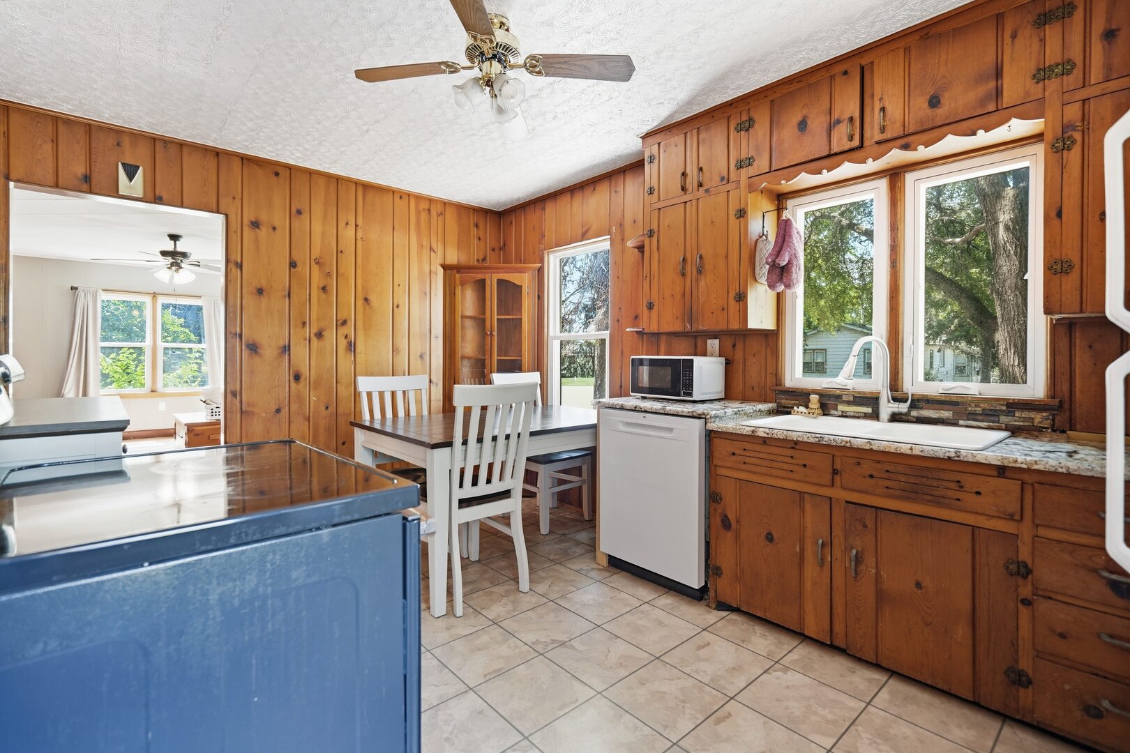 704 2nd Avenue Property Photo 11