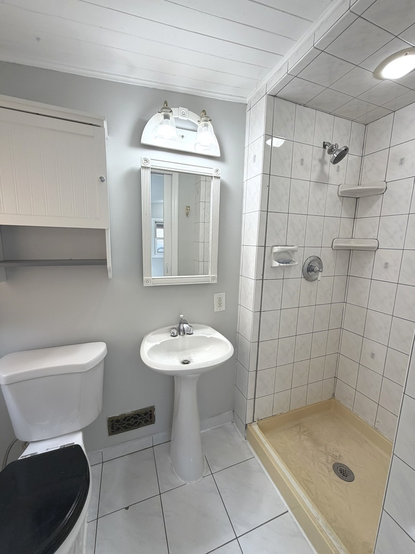 2209 Douglas Avenue Property Photo 11