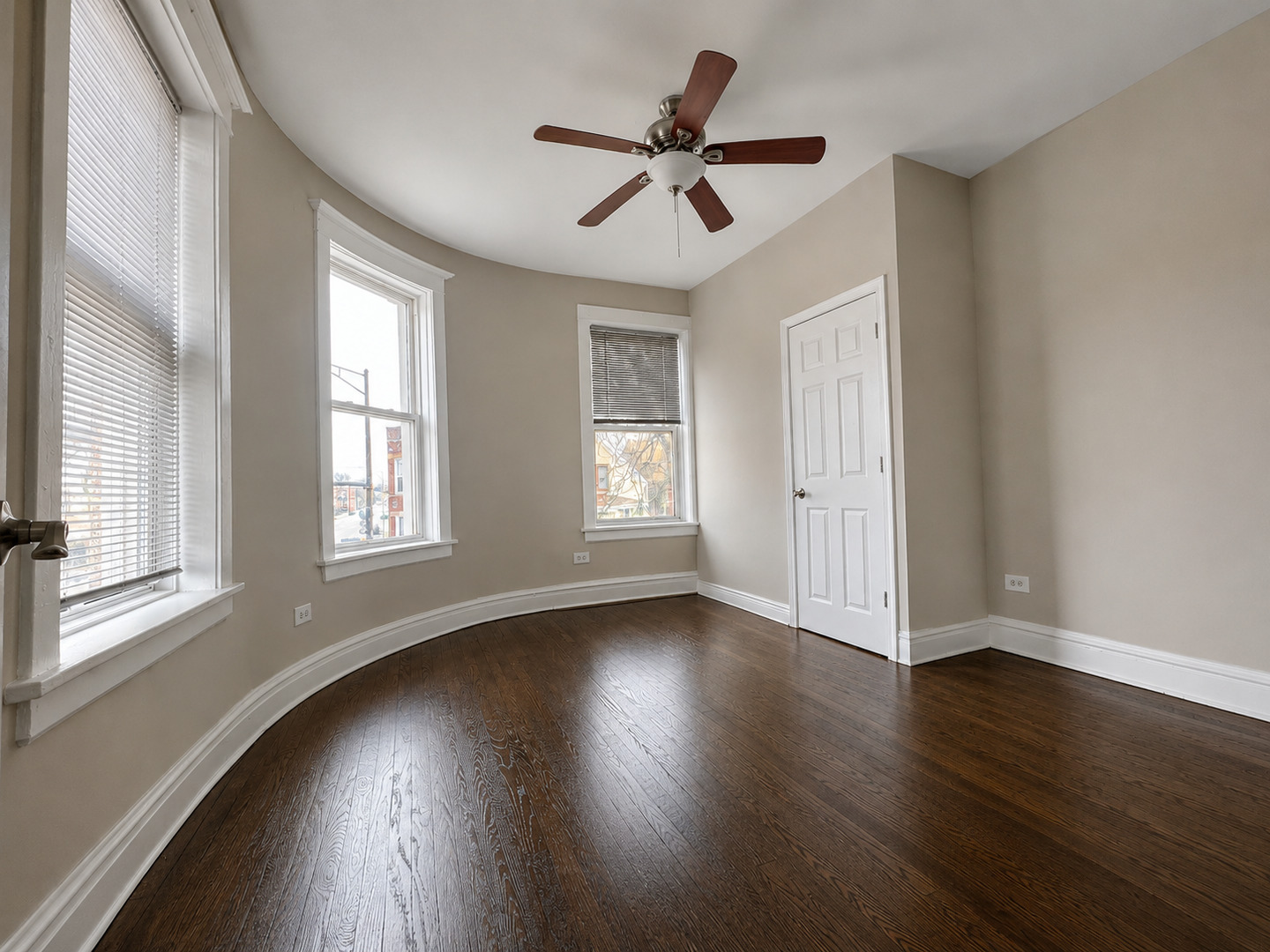 956 N Central Park Avenue Property Photo 3
