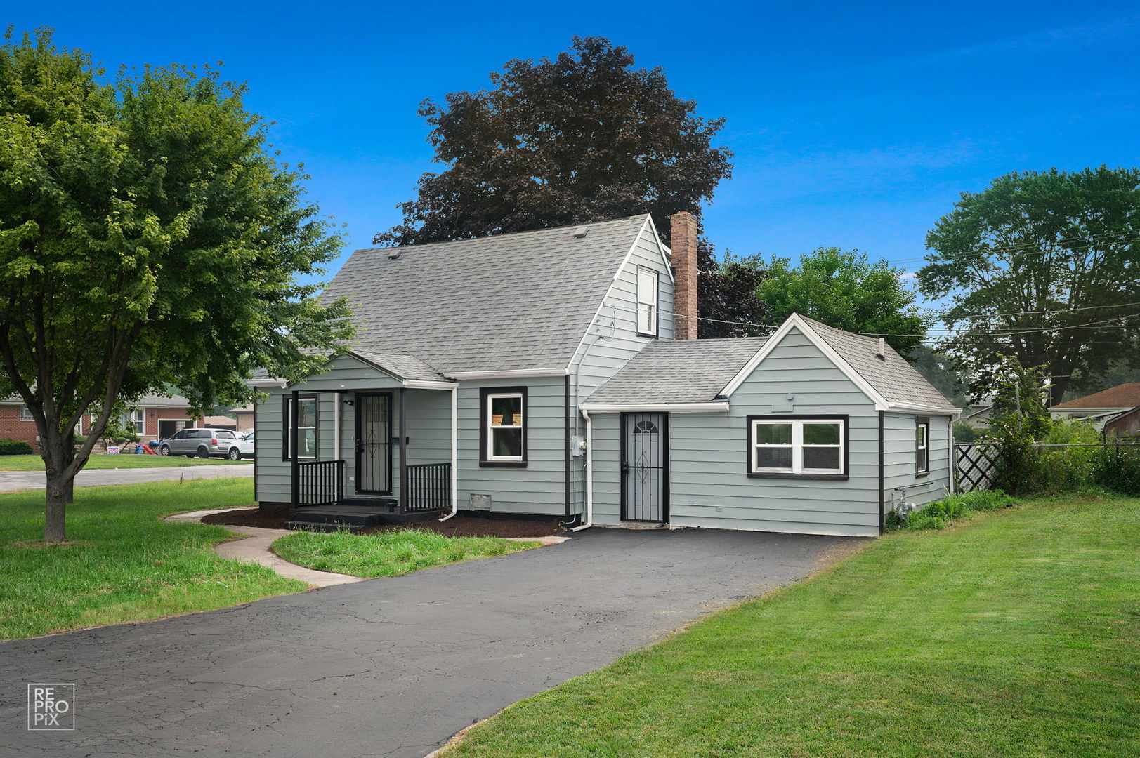15701 Central Park Avenue Property Photo 1