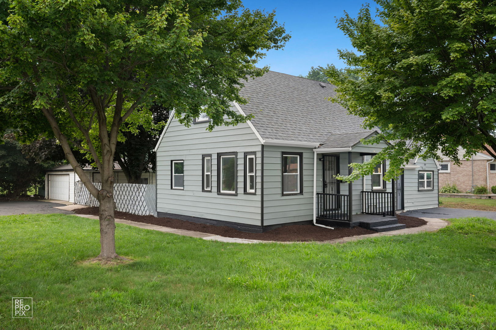 15701 Central Park Avenue Property Photo 2