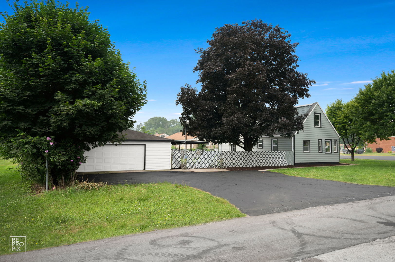 15701 Central Park Avenue Property Photo 3