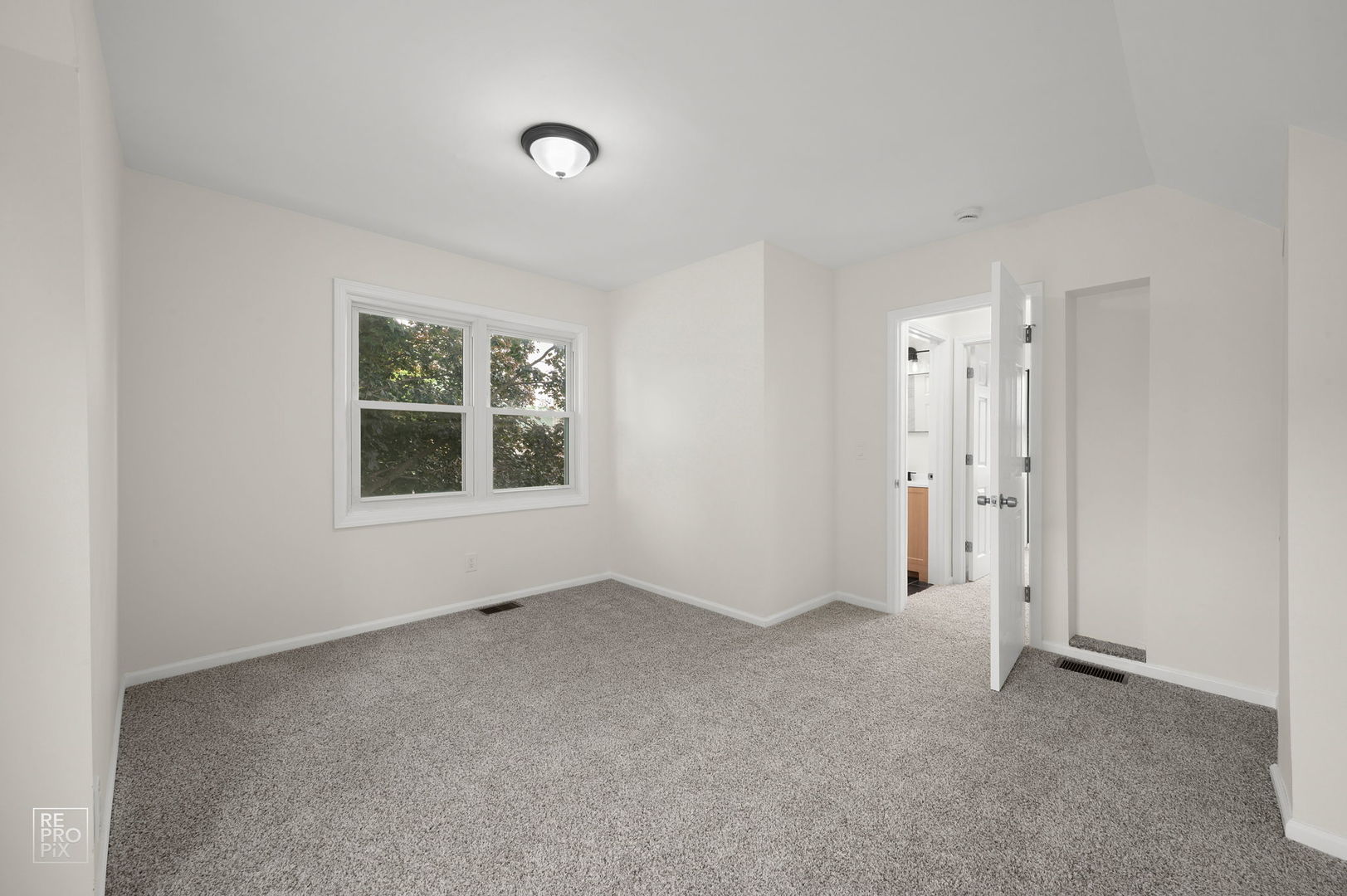 15701 Central Park Avenue Property Photo 10