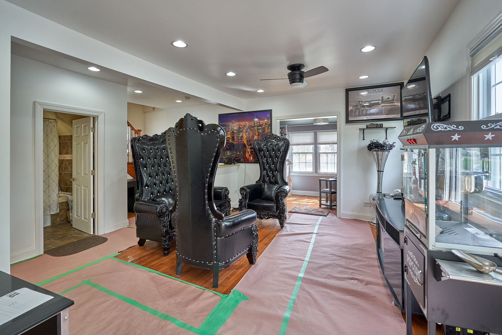 200 N Mayfield Avenue Property Photo 4