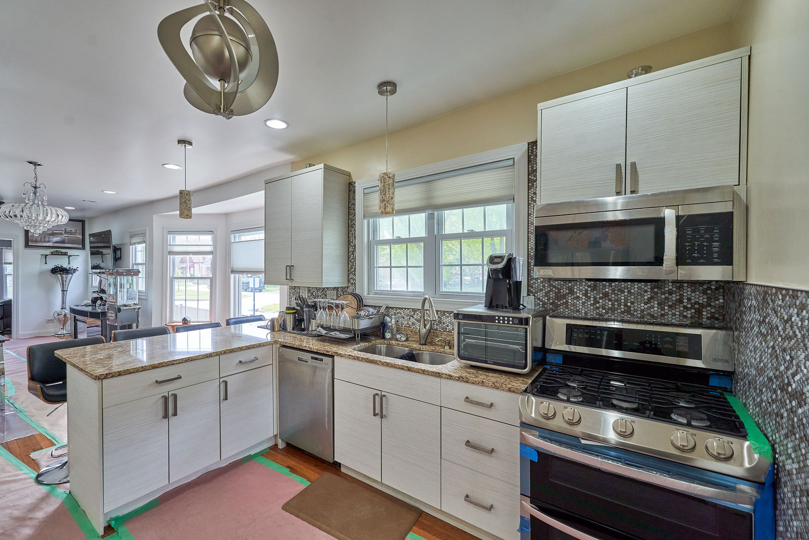 200 N Mayfield Avenue Property Photo 9