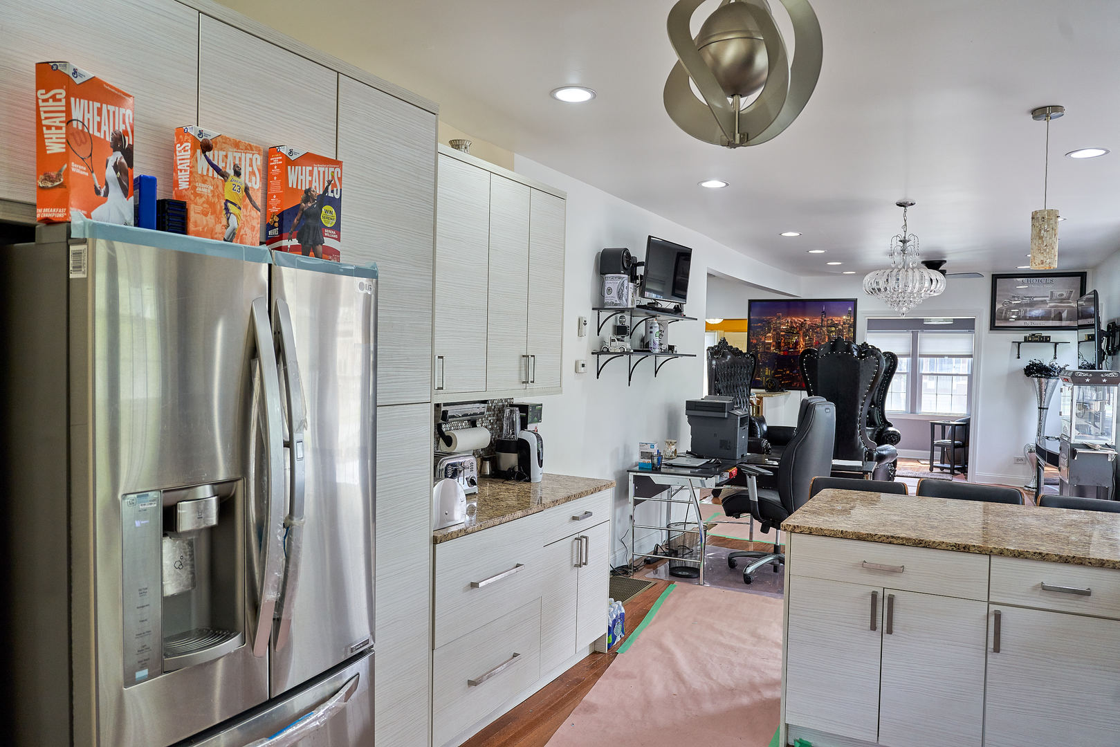200 N Mayfield Avenue Property Photo 11