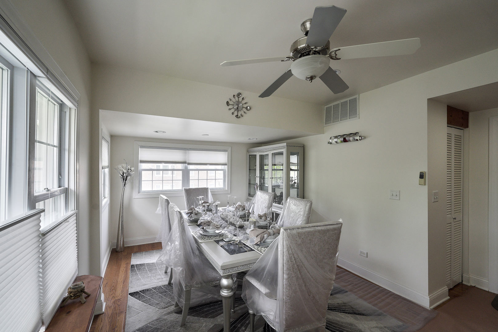 200 N Mayfield Avenue Property Photo 18