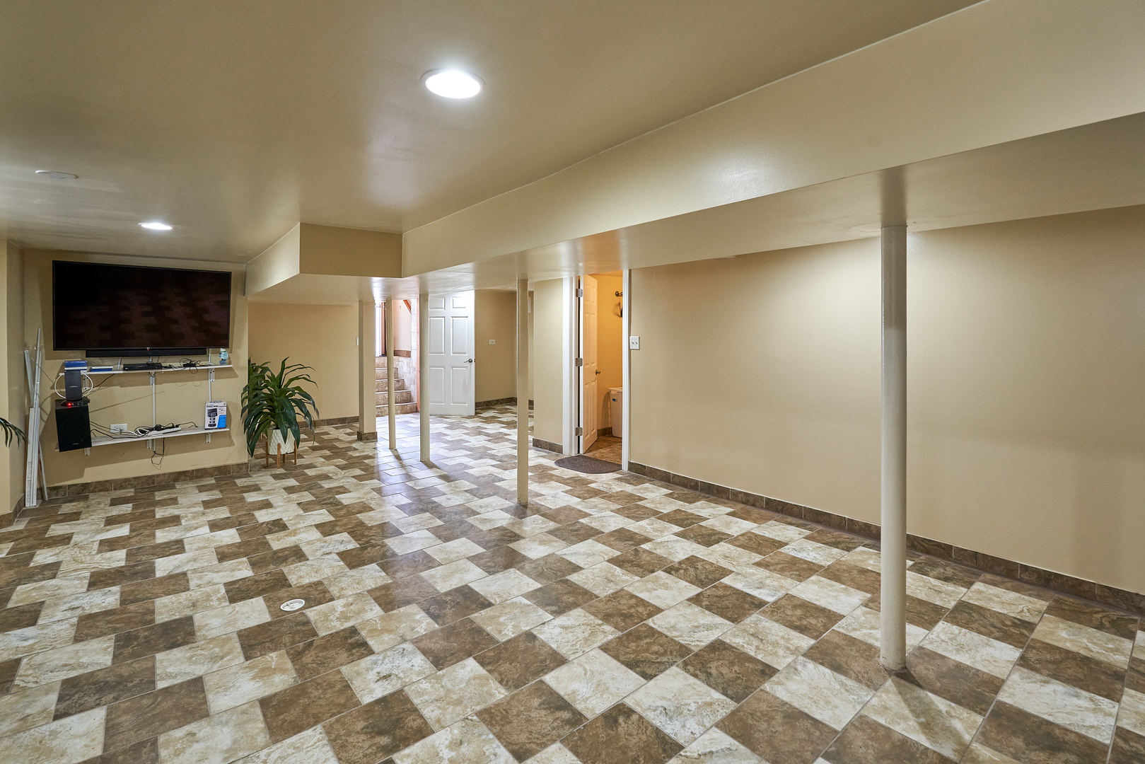 200 N Mayfield Avenue Property Photo 30
