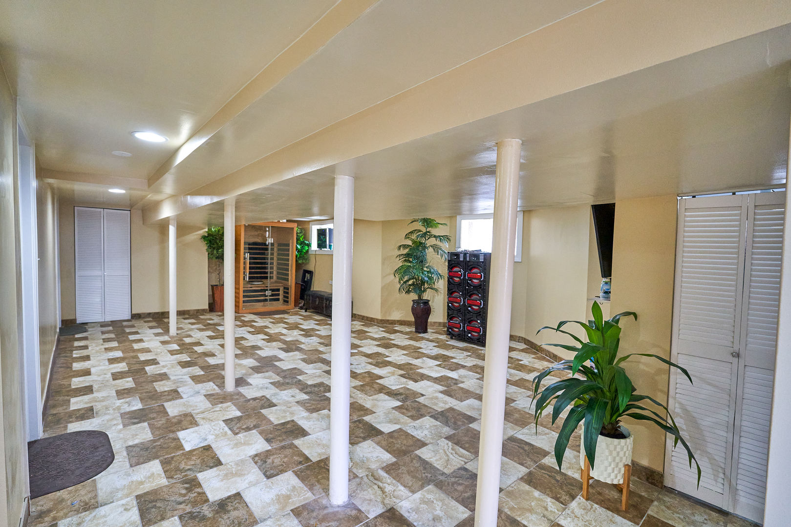 200 N Mayfield Avenue Property Photo 32