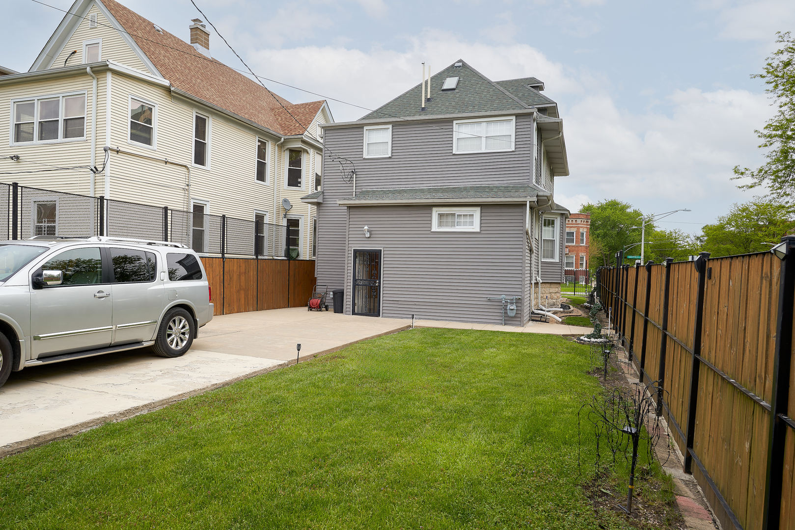 200 N Mayfield Avenue Property Photo 34