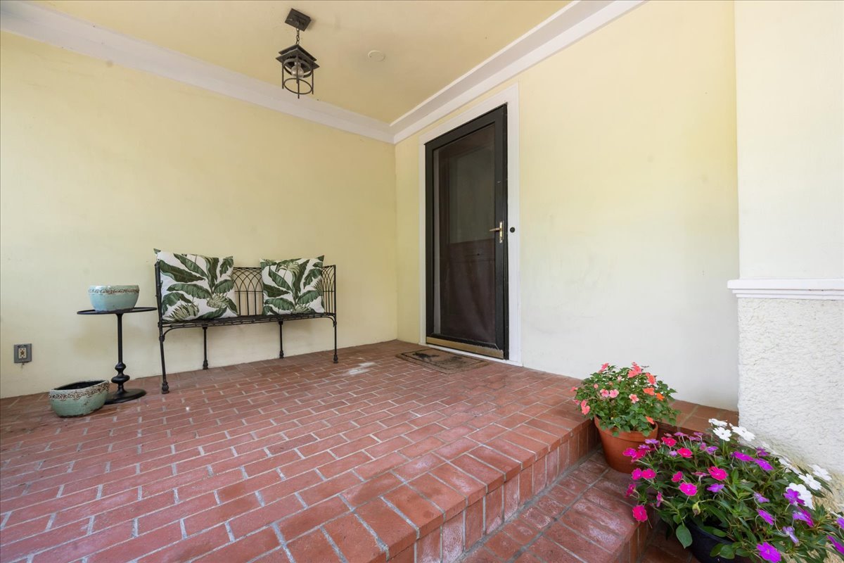 411 E Illinois Road Property Photo 5