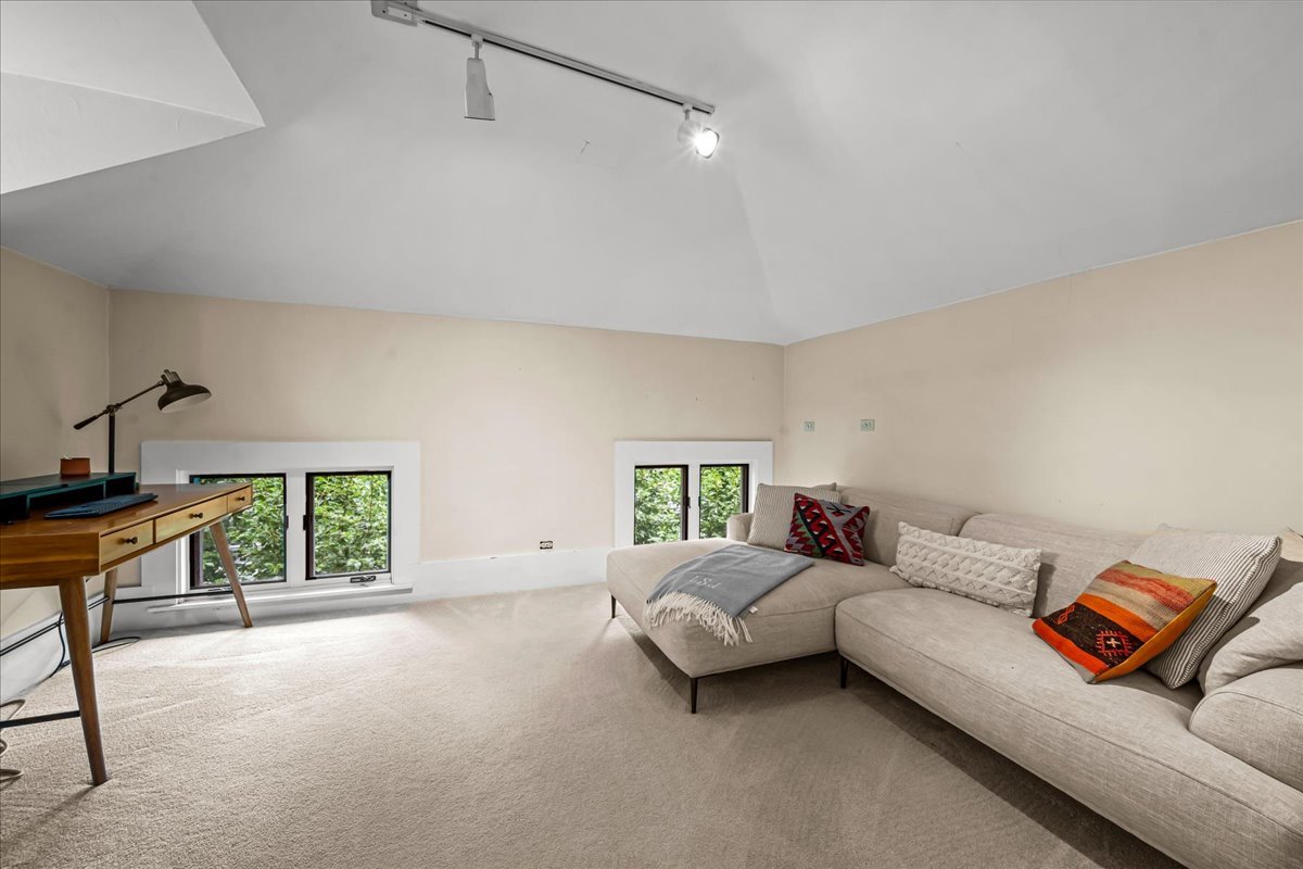 411 E Illinois Road Property Photo 29