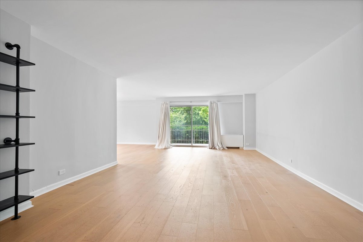 7061 N Kedzie Avenue 115 Property Photo 3