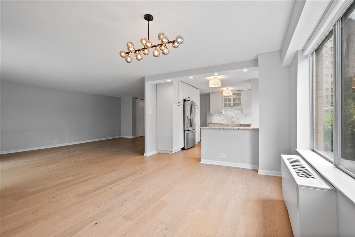 7061 N Kedzie Avenue 115 Property Photo 7