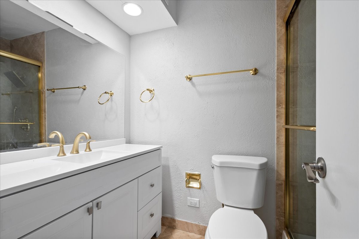 7061 N Kedzie Avenue 115 Property Photo 17
