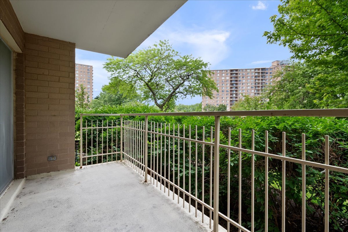 7061 N Kedzie Avenue 115 Property Photo 19