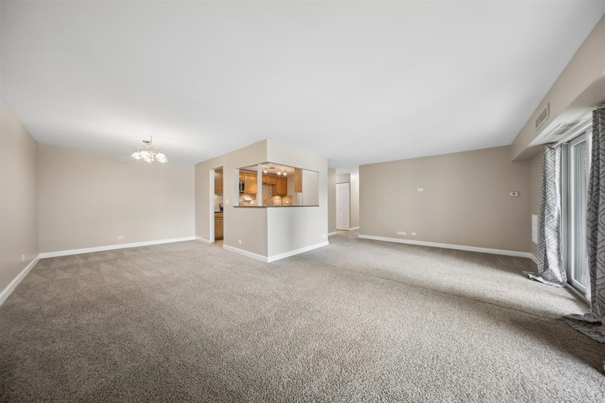 1405 E Central Road 118c Property Photo 5