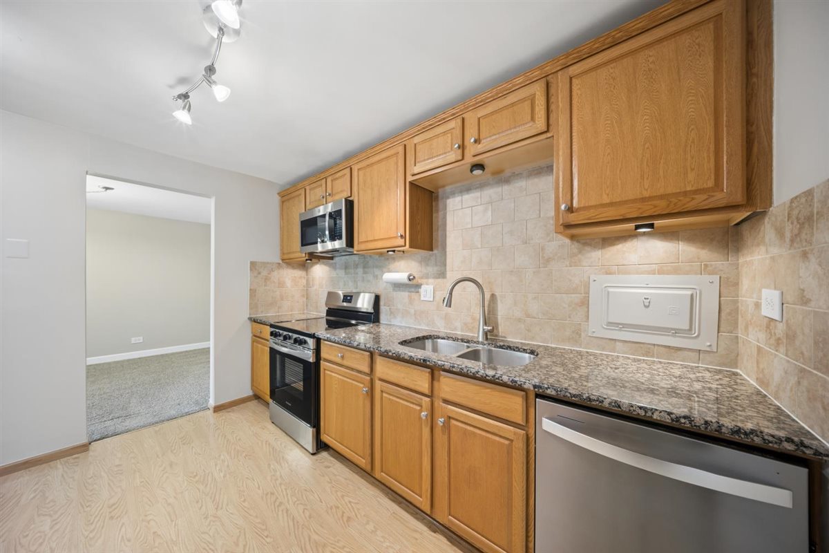 1405 E Central Road 118c Property Photo 9