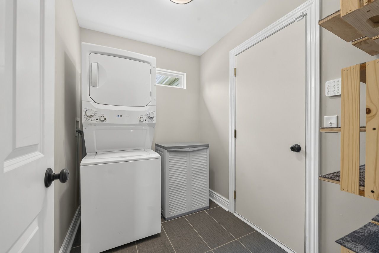 996 Timber Lake Drive Property Photo 18