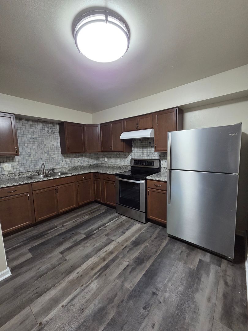 196 Flintridge Drive Property Photo 8