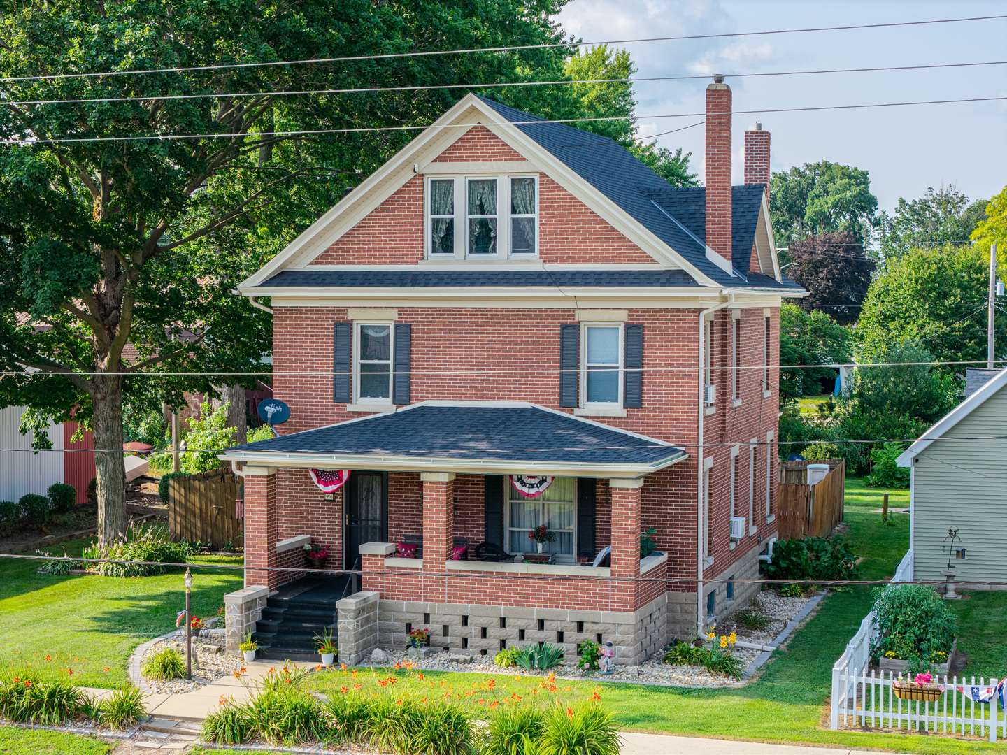 96 E Railroad Street Property Photo 2