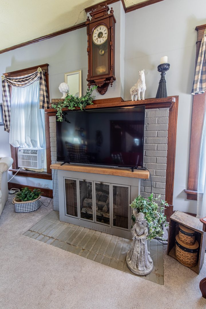 96 E Railroad Street Property Photo 7