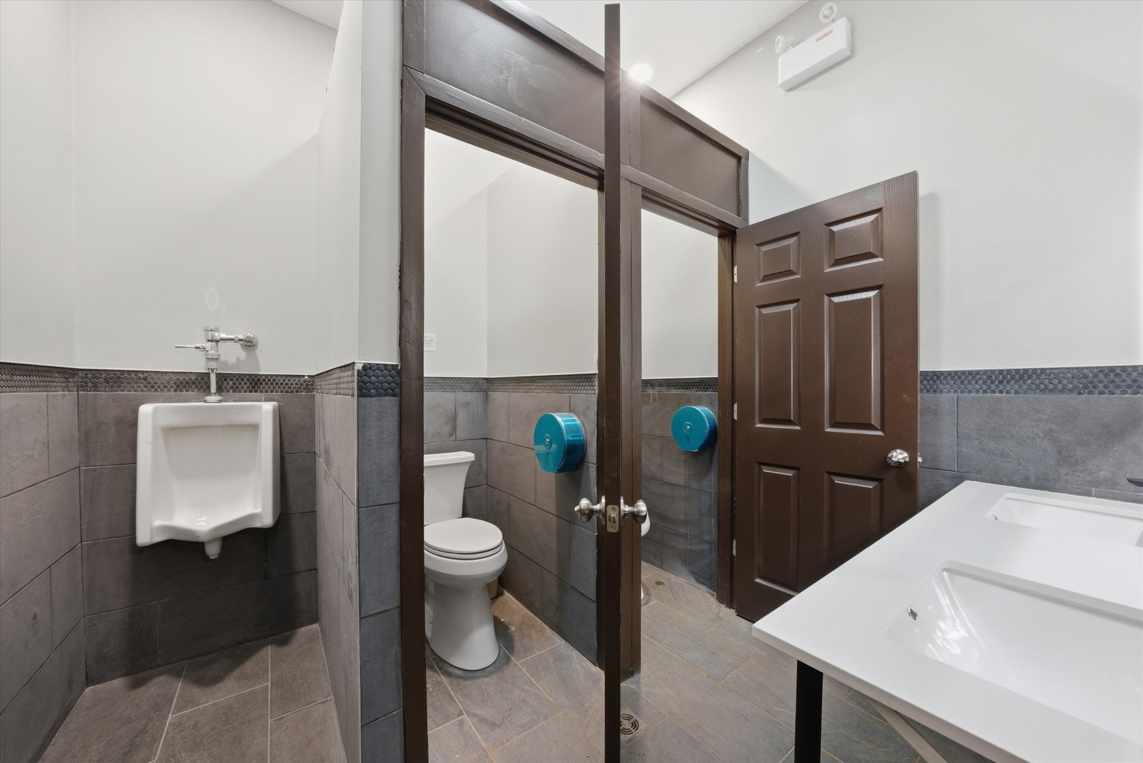 2548 W 59th Street Property Photo 9