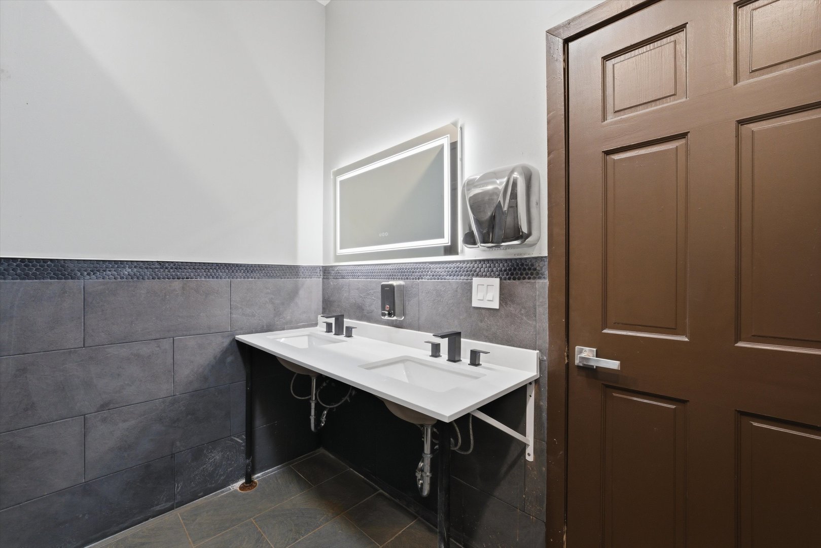 2548 W 59th Street Property Photo 10