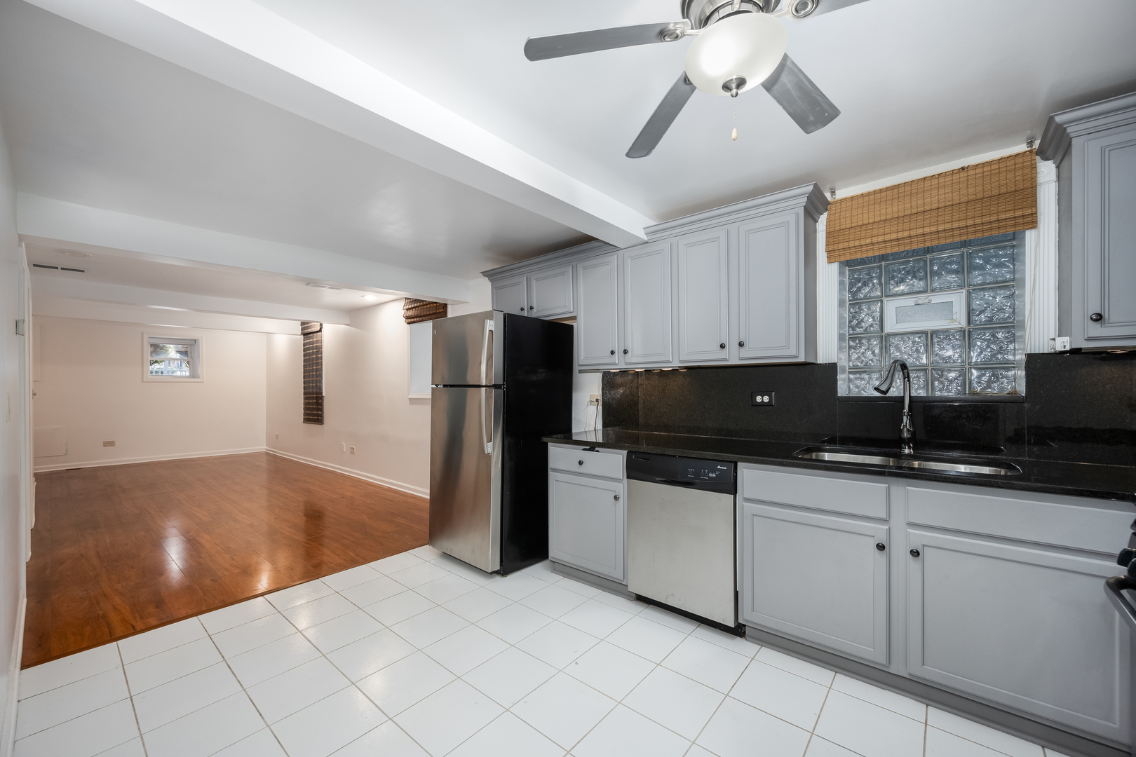 2516 W Lyndale Street Property Photo 6