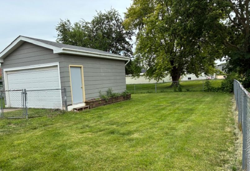 916 Ingersoll Place Property Photo 3