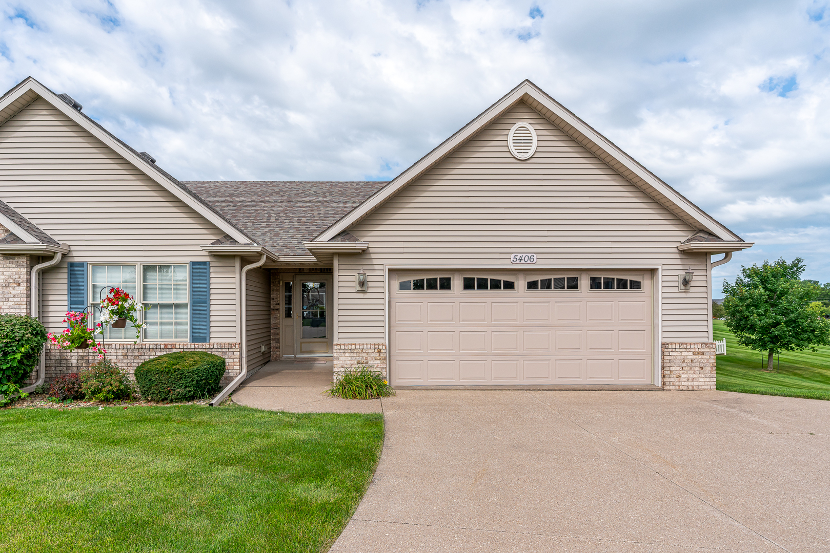 5406 Villa Court Property Photo 1